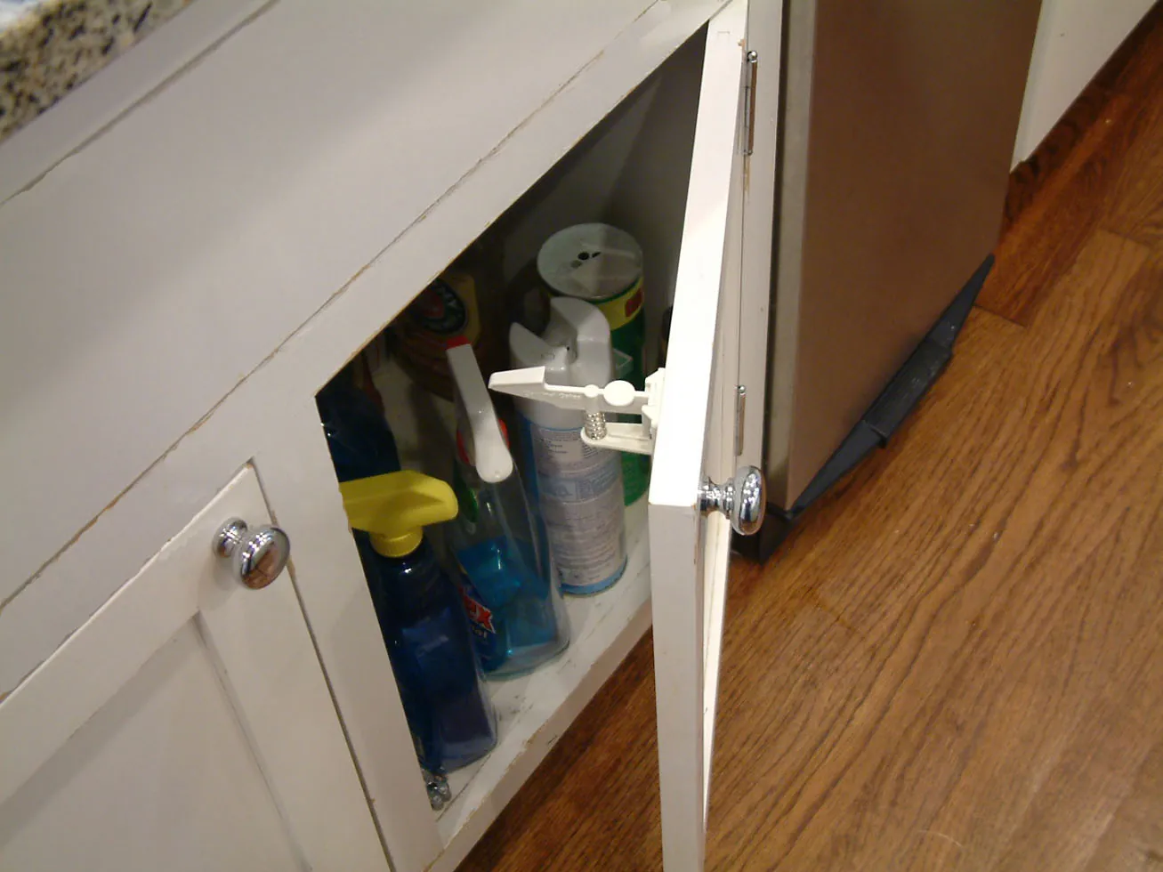 Safety Drawer and Cabinet Latches (Model CLW)