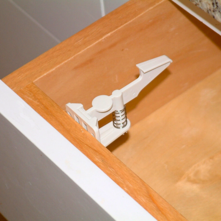 Safety Drawer and Cabinet Latches (Model CLW)
