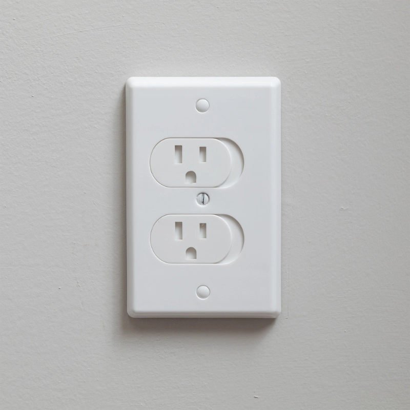 Qdos Universal Self-Closing Outlet Cover (3 Pack)