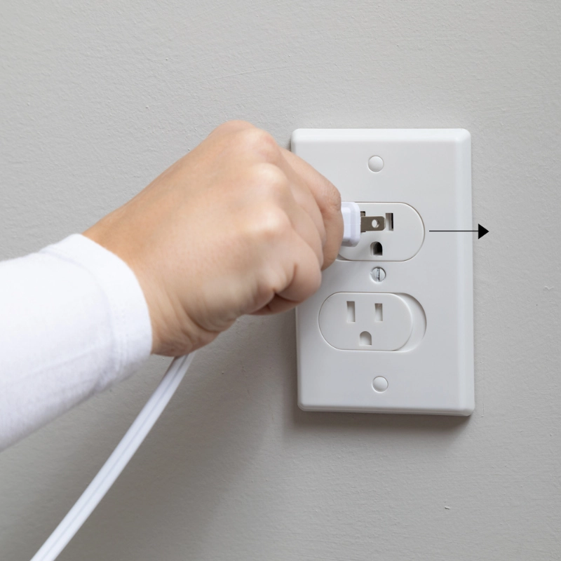 Qdos Universal Self-Closing Outlet Cover (3 Pack)