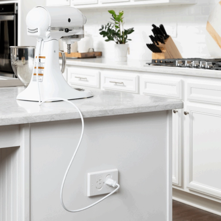 Qdos Universal Self-Closing Outlet Cover (3 Pack)